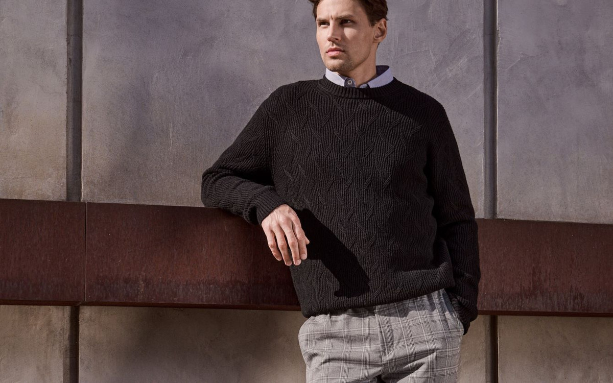 Od klasyki po nowoczesność – swetry męskie, które nigdy nie wychodzą z mody