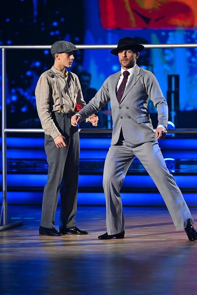 Kamil Nożyński na parkiecie z synem, fot. KAPiF