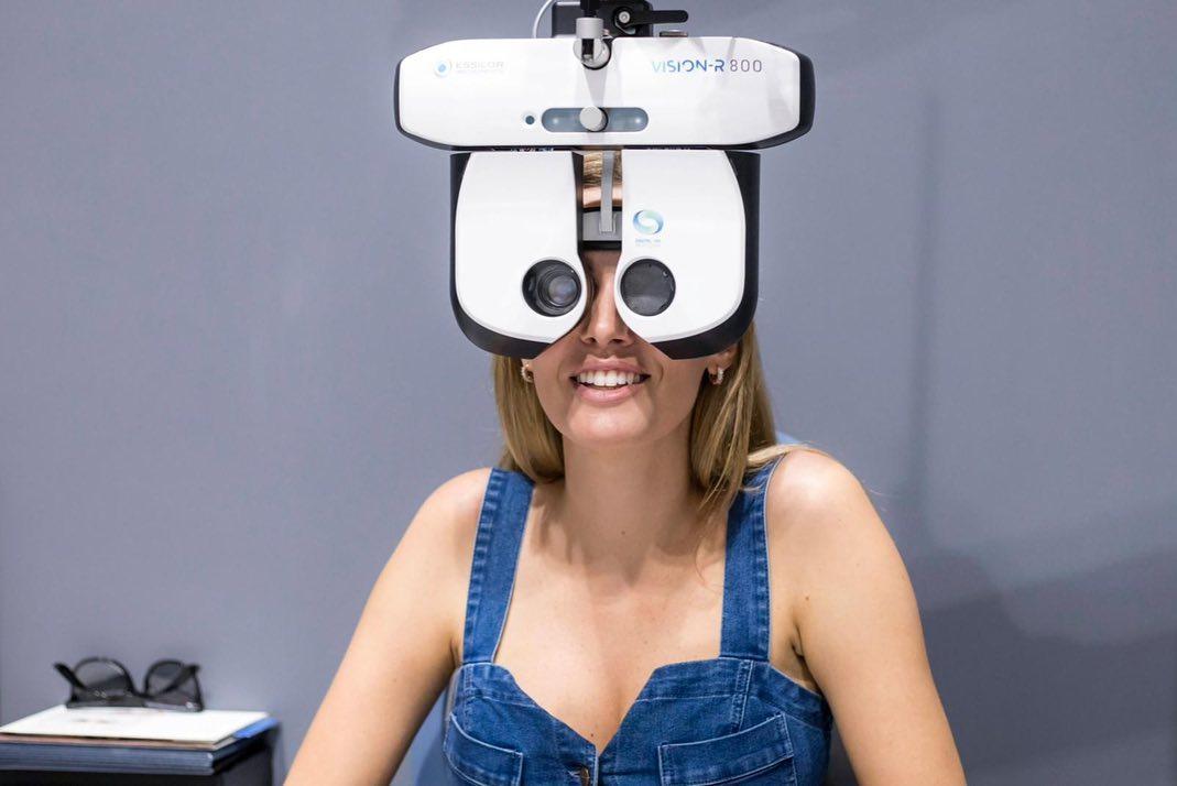 Agnieszka Hyży przyznaje się do wady wzroku. Pokazała się w okularach