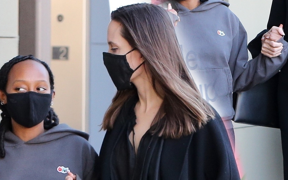 Angelina Jolie z 16-letnią córką Zaharą. Aktorka w ulubionej stylizacji (ZDJĘCIA)