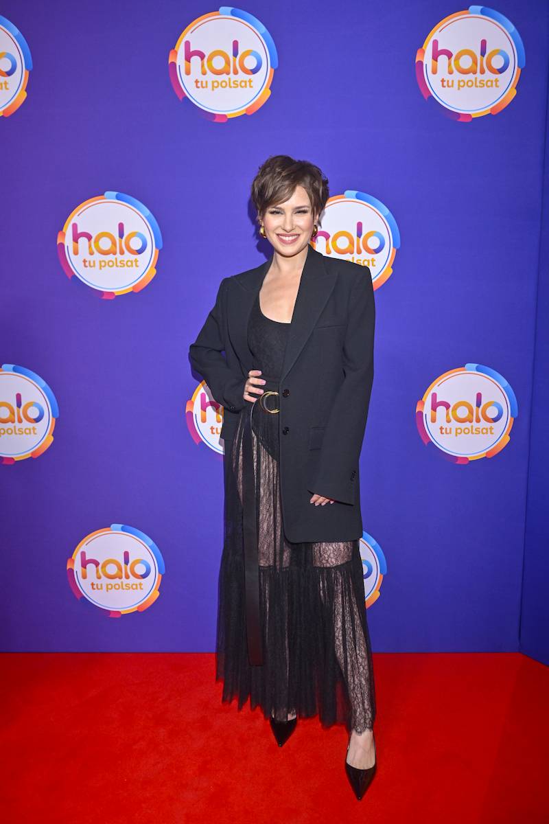 Ciąg dalszy zdjeć z ramówki Polsatu. Mroczna Maja Sablewska, Karolina Pisarek odsłania umięśniony brzuch…