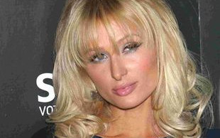 Paris Hilton pije alkohol prosto z butelki