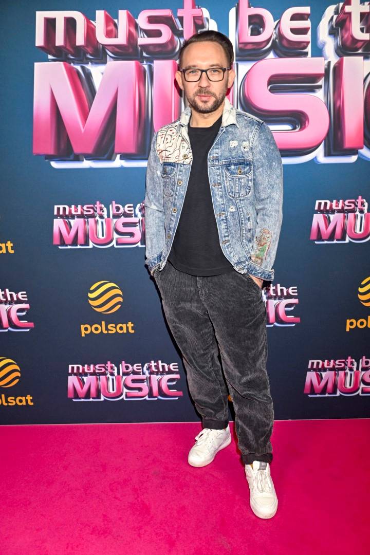 Natalia Szroeder zaskoczyła “nagością” w nietypowym stroju, Patricia Kazadi w krzykliwym dresie, roześmiany Adam Zdrójkowski (FOTO)