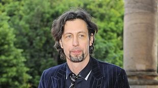 Majewskiego ogląda mniej osób, ale przynosi miliony