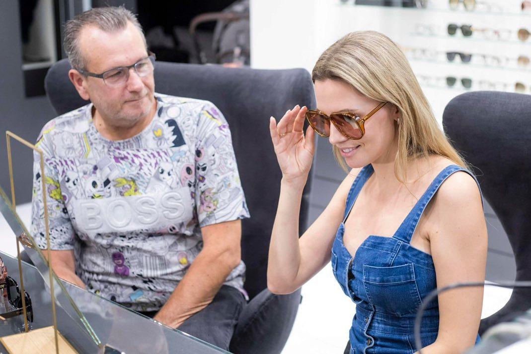 Agnieszka Hyży przyznaje się do wady wzroku. Pokazała się w okularach