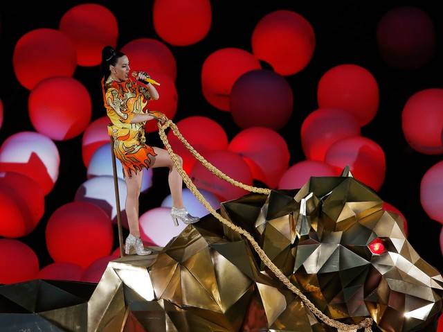 Katy Perry podczas swojego występu na Super Bowl 2015