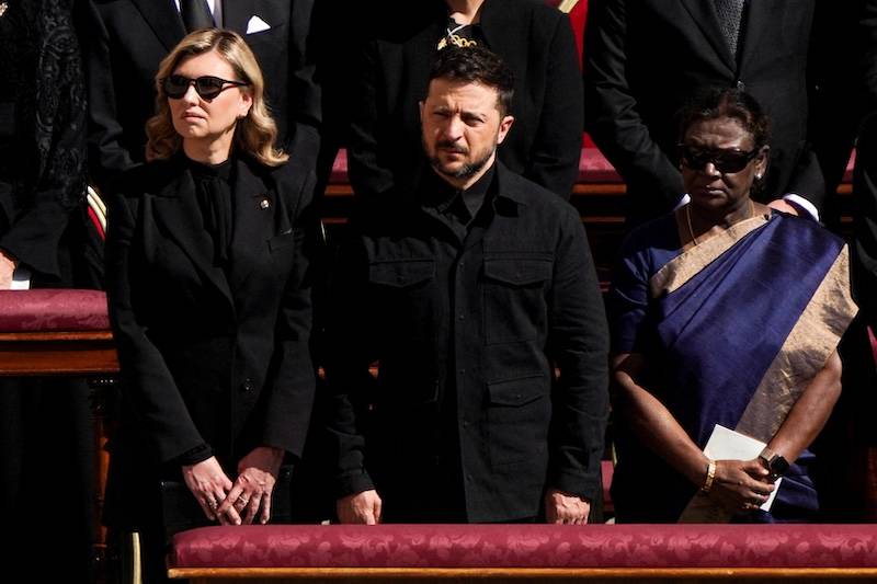 Pogrzeb Papieża Franciszka. Delegacja rządzących: Donald i Melania Trump, Andrzej Duda z żoną…