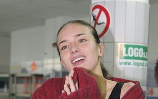 Anna Czartoryska bez makijażu, za to w kostiumie kąpielowym