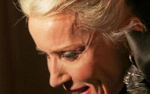 Przeszywające spojrzenie Daphne Guiness (FOTO)