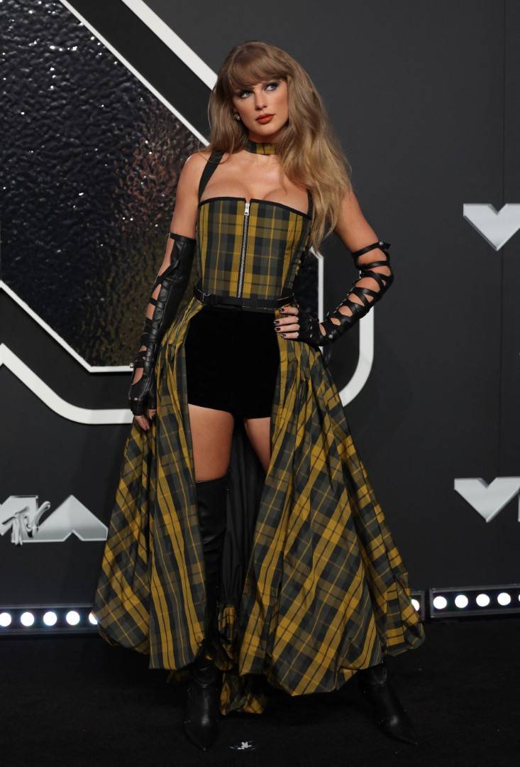 Gwiazdy na gali MTV VMA 2024: Taylor Swift z dwiema kreacjami, Paris Hilton w podartej sukni, Katy Perry i Orlando Bloom (FOTO)