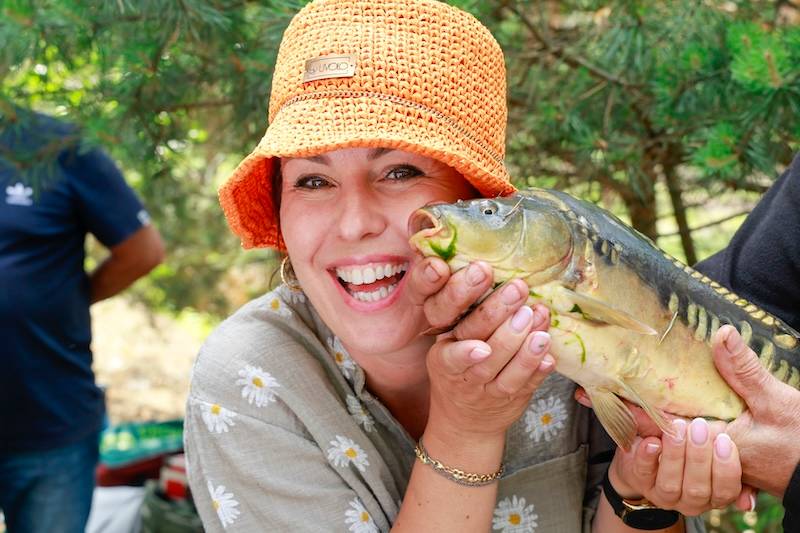 Kto w tym roku z AKTORÓW złowił największą rybę? Jacek Rozenek z ukochaną, Jarosińska, Małgorzata Sadowska…