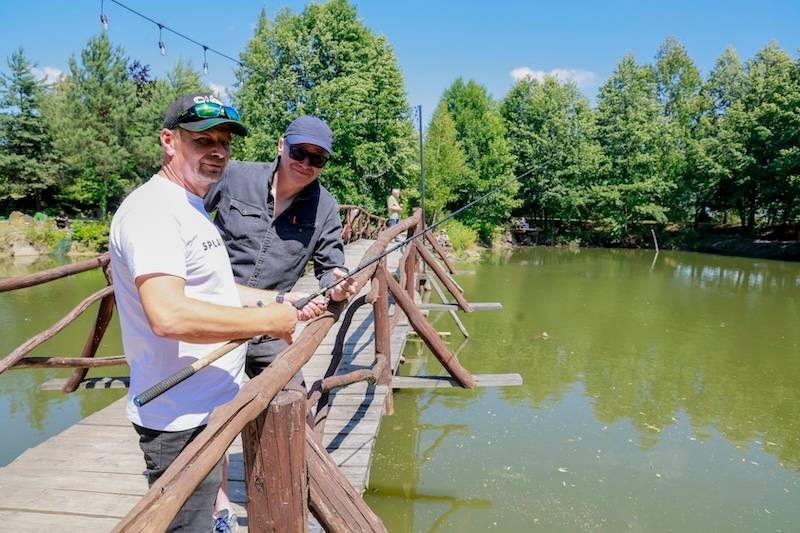 Kto w tym roku z AKTORÓW złowił największą rybę? Jacek Rozenek z ukochaną, Jarosińska, Małgorzata Sadowska…