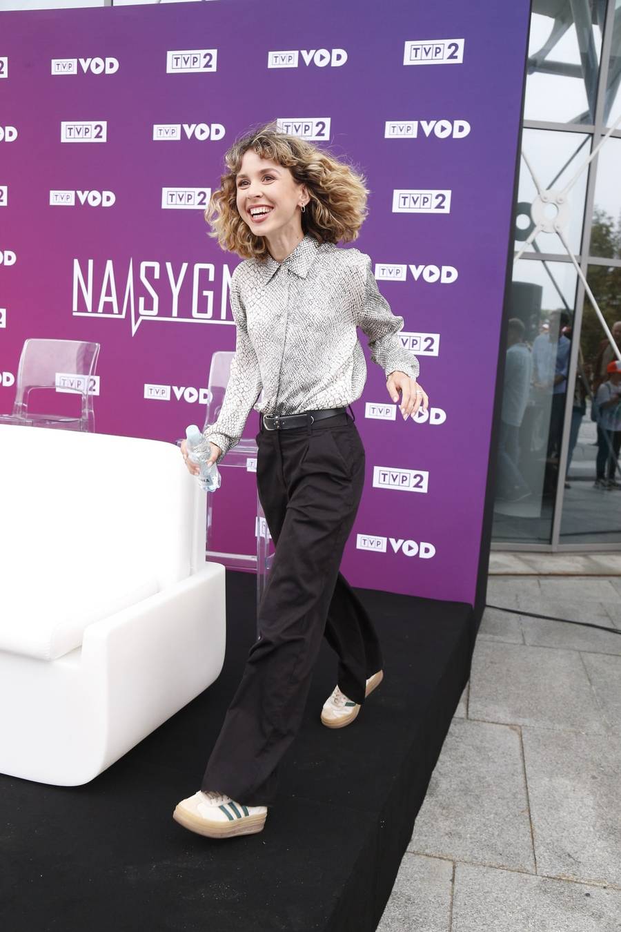 Ogromne emocje na zlocie fanów serialu “Na sygnale”! W uroczym różu Monika Mazur, cały na biało Dariusz Wieteska…