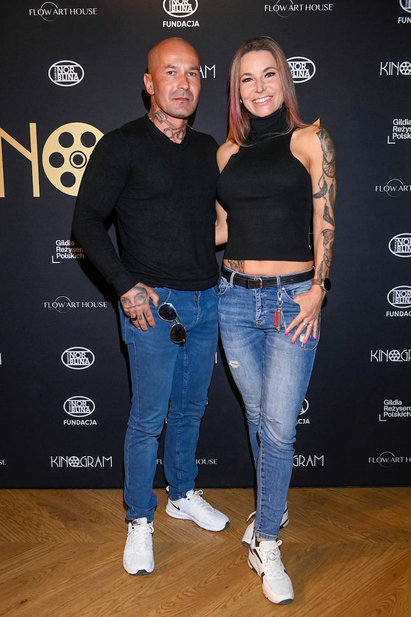 Premiera filmu “Pani Basia”. Barbara Kurdej-Szatan w kaloszach, za to Anna Markowska w dystyngowanej sukni