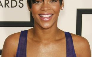 Rihanna pokazuje coraz więcej! (FOTO)