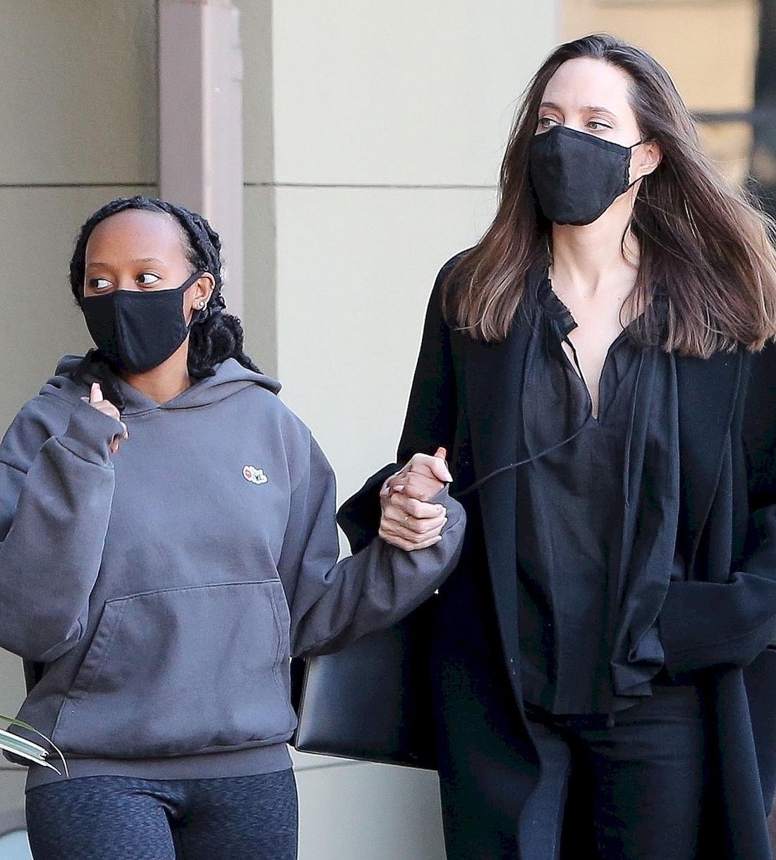 Angelina Jolie idzie za rękę z córką Zaharą