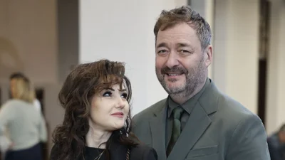 Jacek Rozenek z młodszą o 20 lat żoną na premierze książki Orłosiów