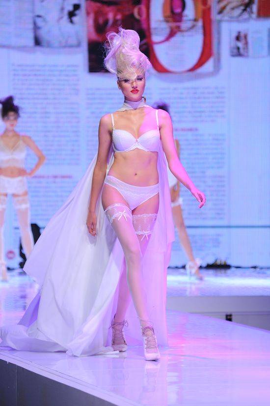 Samochód Roku PLAYBOYA 2017: Pokaz Króliczków!