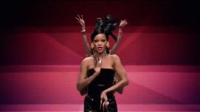 Rihanna jako gejsza bez brwi (VIDEO)