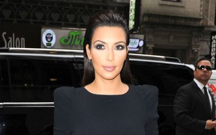 Krótkie nóżki, wielkie ramiona – oto Kim Kardashian (FOTO)