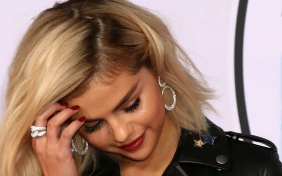 Przefarbowanie włosów Seleny Gomez trwało dłużej niż myślisz. Ile godzin?