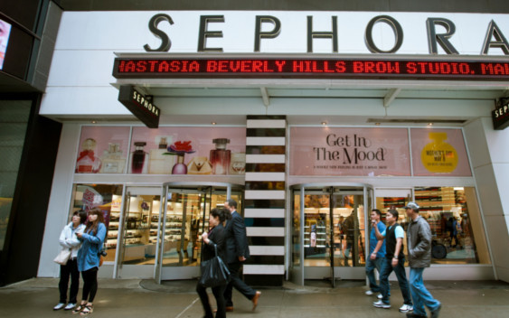 W sklepie Sephory dziecko zniszczyło zestaw do makijażu za ponad 1000 dolarów