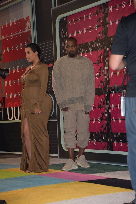 Stylizacje Kim Kardashian, które przejdą do historii z dopiskiem WTF