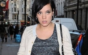 Krok po kroczku… idzie Lily Allen (FOTO)