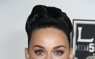 Katy Perry PORZUCONA przez Orlando Blooma