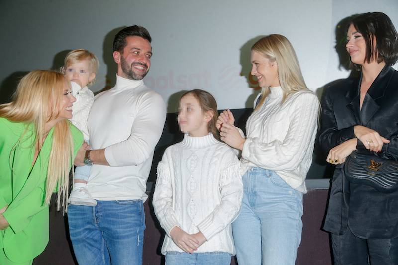 Barbara Kurdej-Szatan z całą rodziną na premierze rodzinnego musicalu. Są tak samo ubrani!