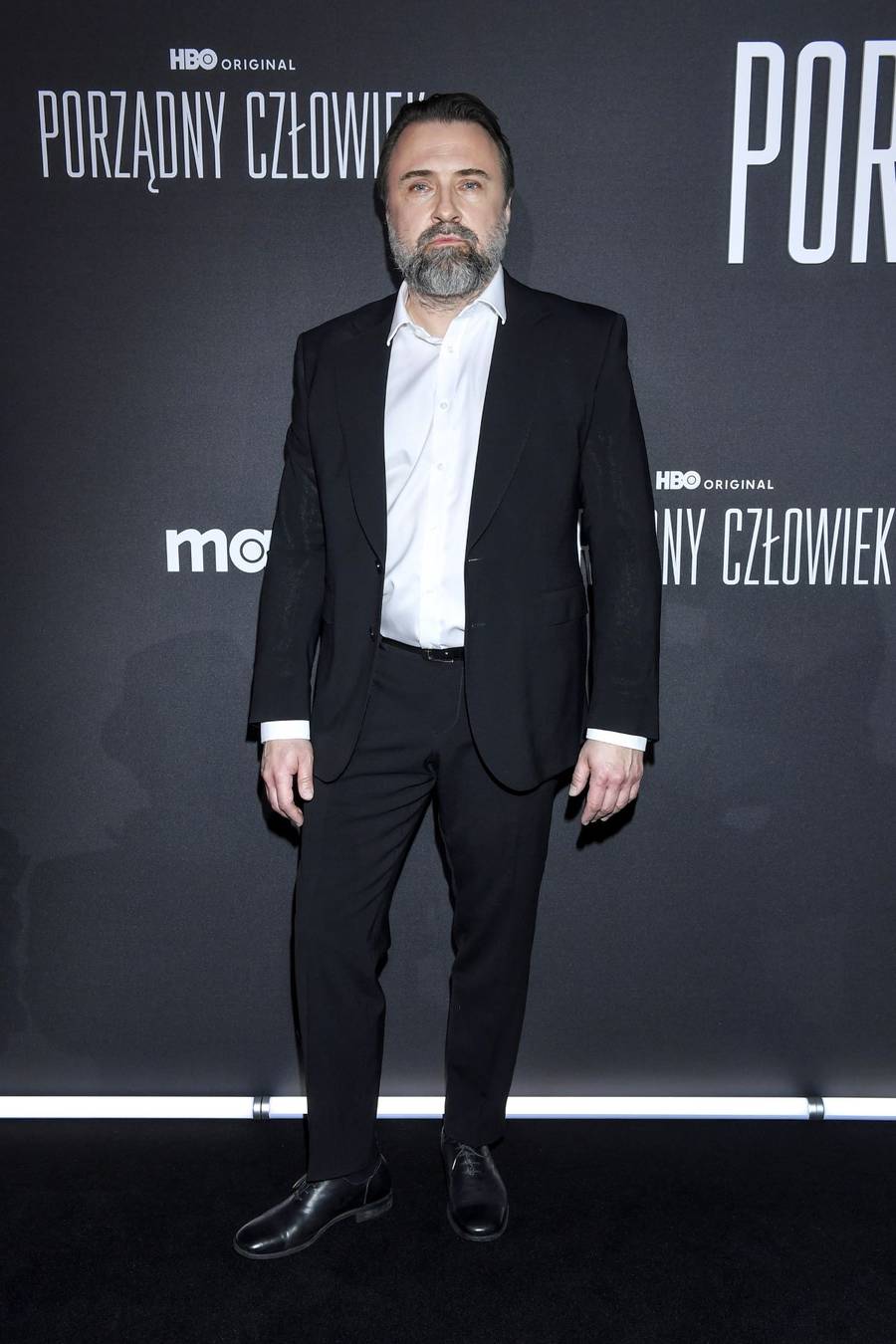 Gwiazdy na pokazie serialu “Porządny człowiek”. Zakochani Czeczot i Gorczyca, Kuna z ukochanym…(FOTO)