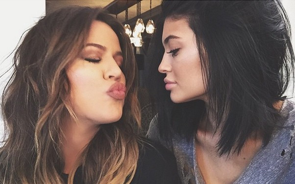 Usta Kylie Jenner przedmiotem internetowego sporu