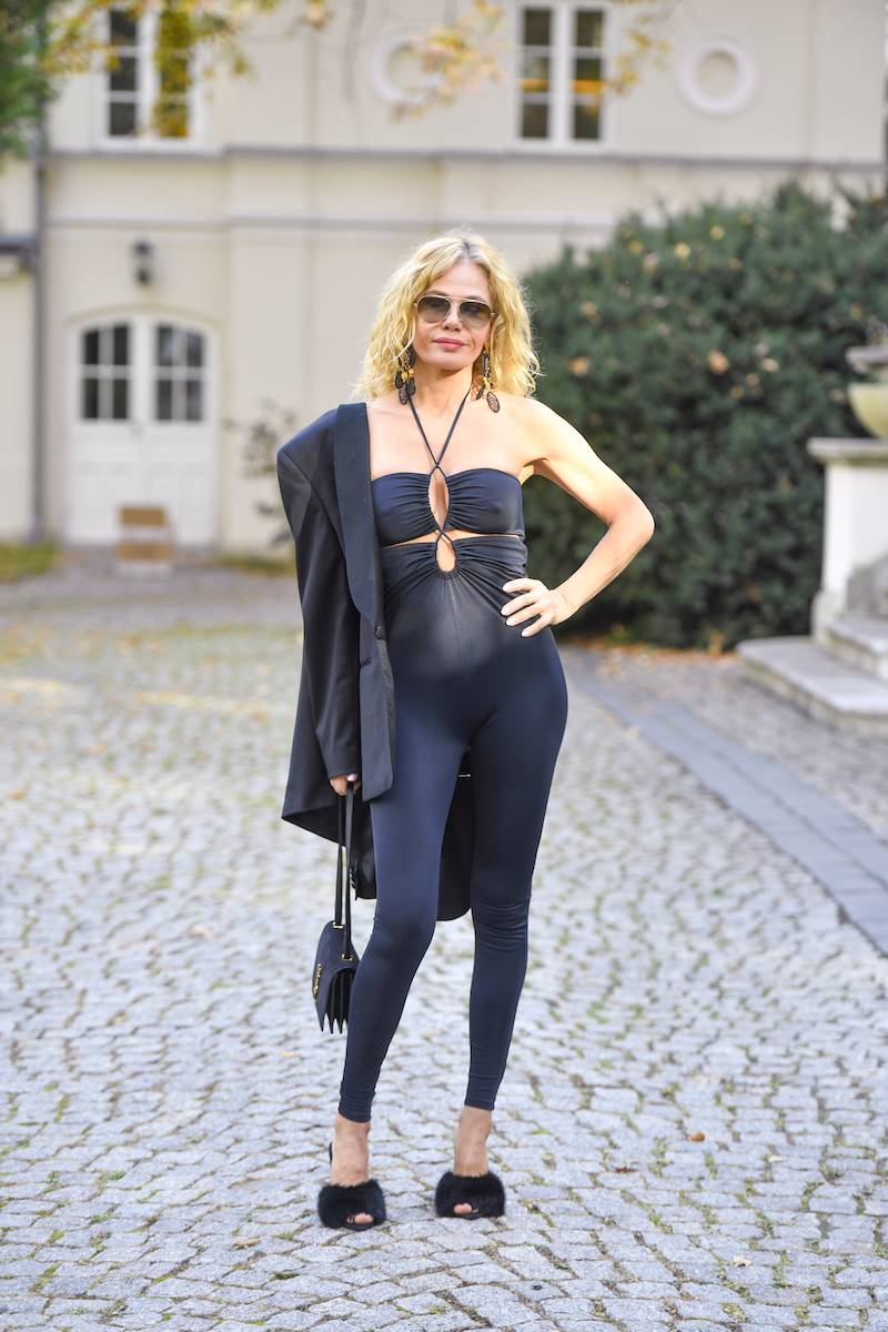 Katarzyna Wołejnio zaskoczyła kreacją na pokazie Wolińskiego. Totalna wpadka, czy hit?