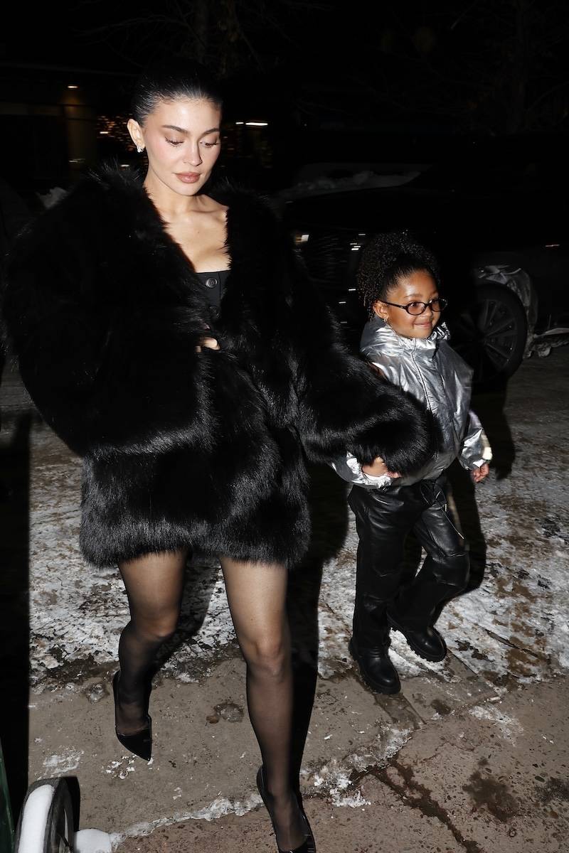 Kylie Jenner ZARĘCZONA?! OGROMNY pierścionek na palcu i plotki o ślubie!