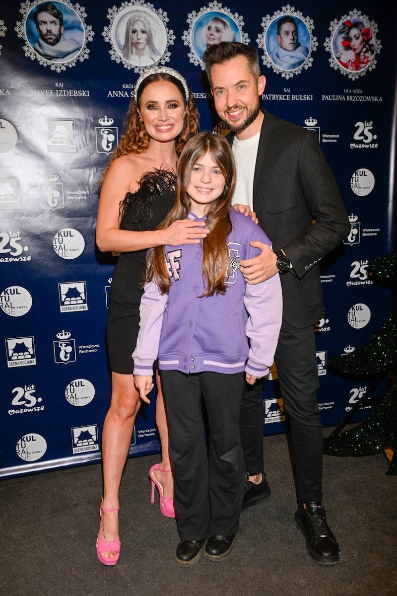 Gwiazdy ze swoimi dziećmi na spektaklu “Królowa śniegu”. Ola Kisio, Sebastian Cybulski, Agnieszka Mrozińska…