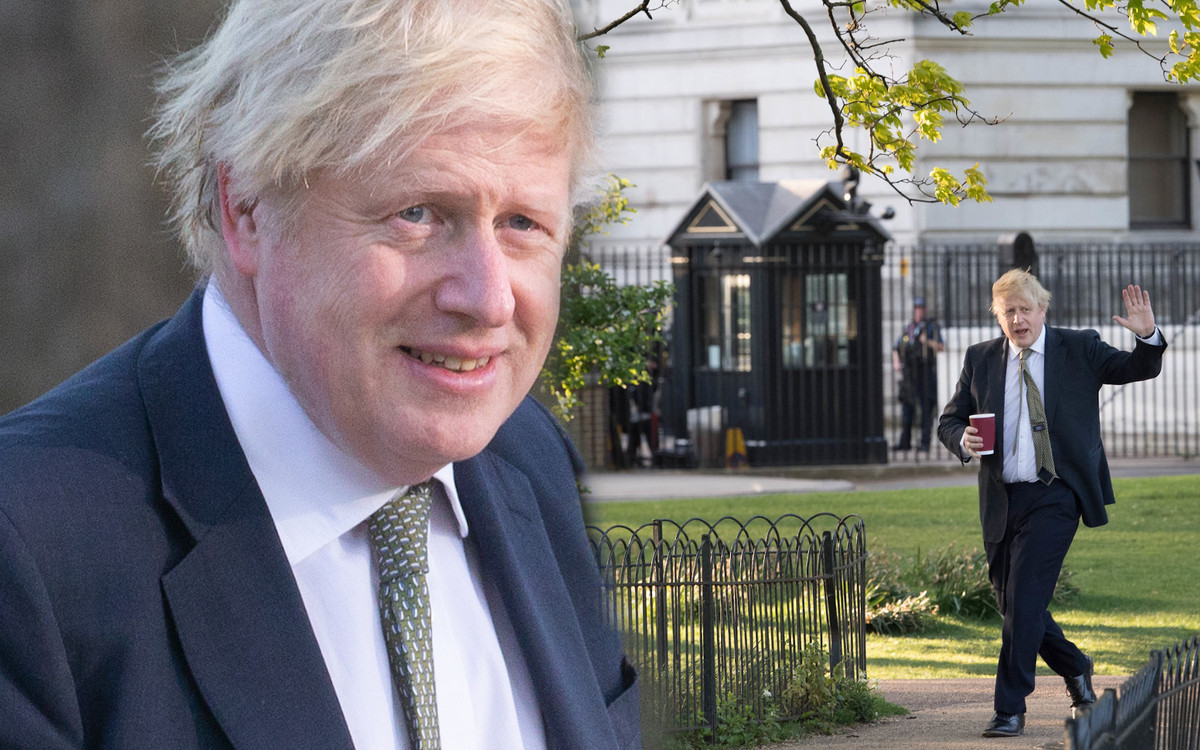 Boris Johnson niedawno wyszedł ze szpitala. Teraz spaceruje z kawką i bez MASECZKI