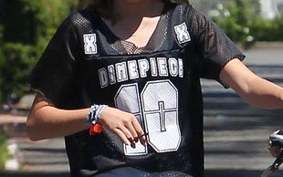 13-letnia Noah Cyrus prowadzi auto! (FOTO)