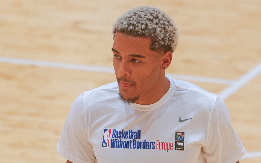 Właśnie zaczyna się nowy sezon w NBA. Wszystkie oczy skierowane na przystojnego Polaka