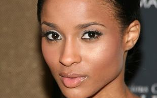 Naprawdę ładnie zbudowana dziewczyna (FOTO)