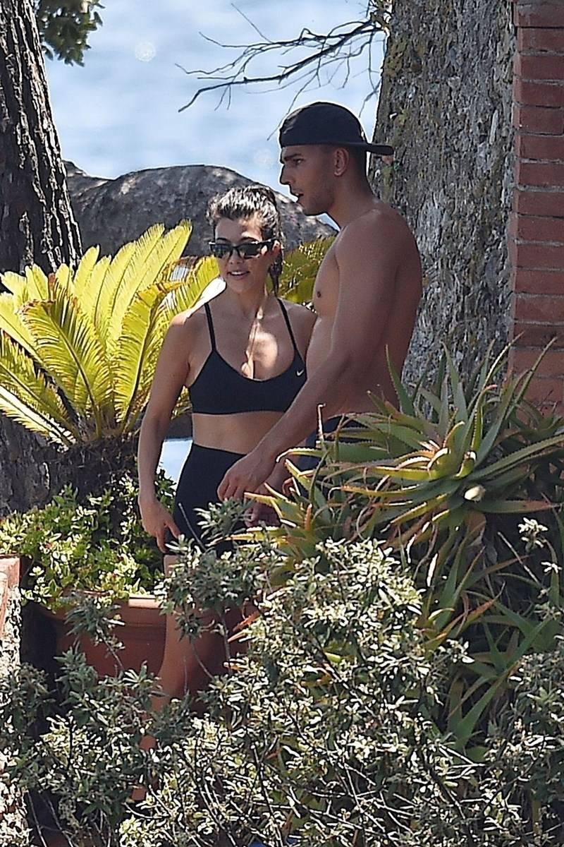 Younes nie mógł PRZESTAĆ całować Kourtney! Co za romantyk!