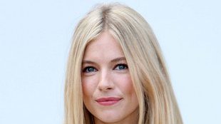 Sienna Miller jak śliczna lalka (FOTO)