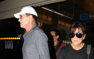 Kris i Bruce Jenner pogrążeni w pocałunku! (FOTO)