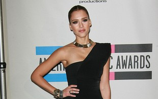 Powściągliwa Jessica Alba (FOTO)