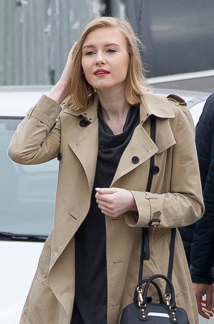 Andrzej i Kinga Duda ida do swiecenia w Krakowie