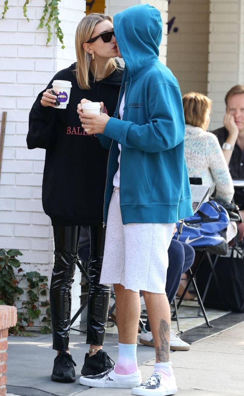 Dziwne stylizacje Hailey Bieber i Justina Biebera