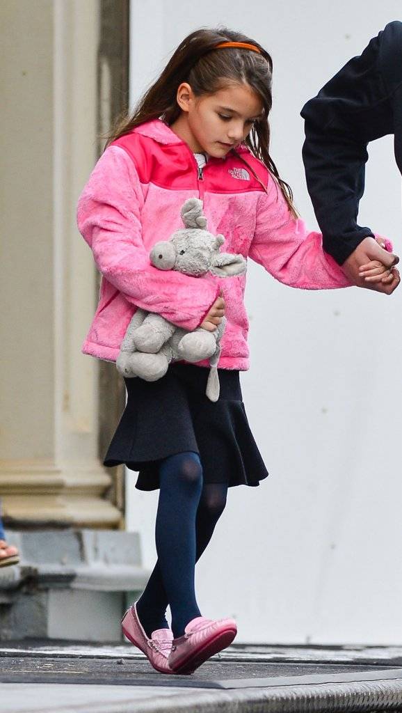 Suri Cruise – w 2016 roku córka Toma Cruise’a i Katie Holmes skończyła 10 lat
