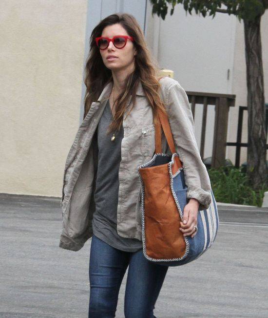 Jessica Biel robi zakupy na targu