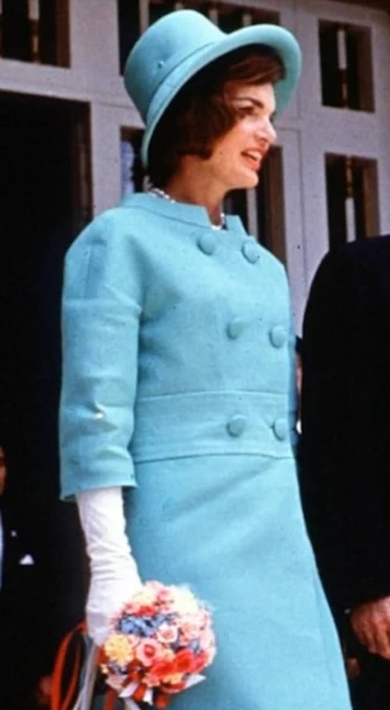 Marta Nawrocka w przepięknej kreacji  na zaprzysiężeniu męża. Zainspirowała się Melanią Trump i Jacqueline Kennedy