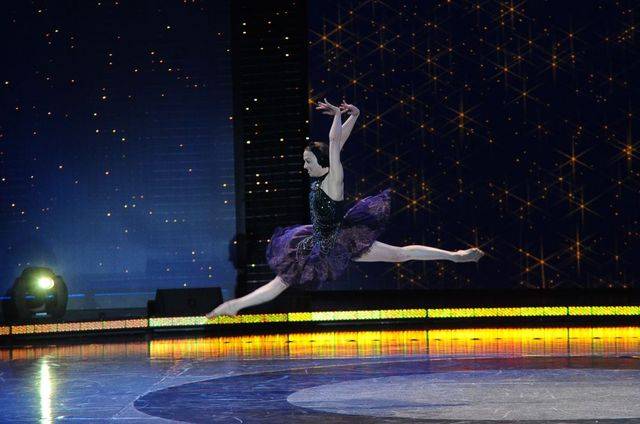 Młoda tancerka w Got to dance. Tylko taniec