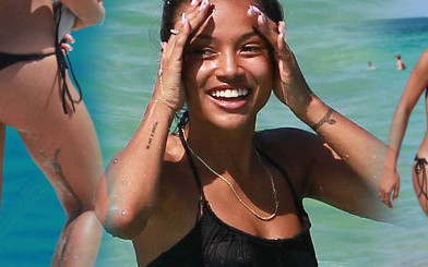 Rywalka Rihanny w bikini (FOTO)